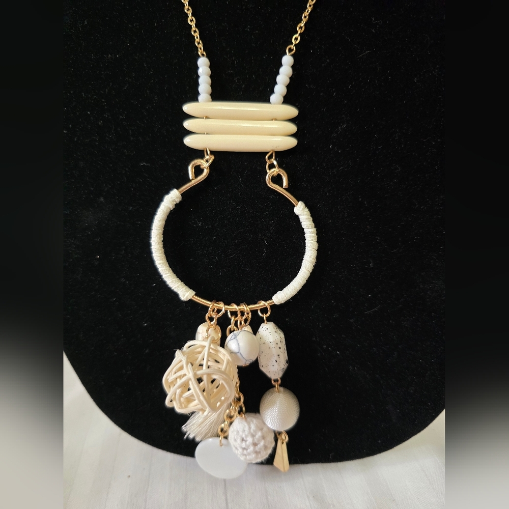 Elegant Gold and Cream Beaded Necklace